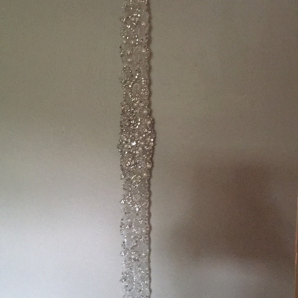 Beaded belt with rhinestones